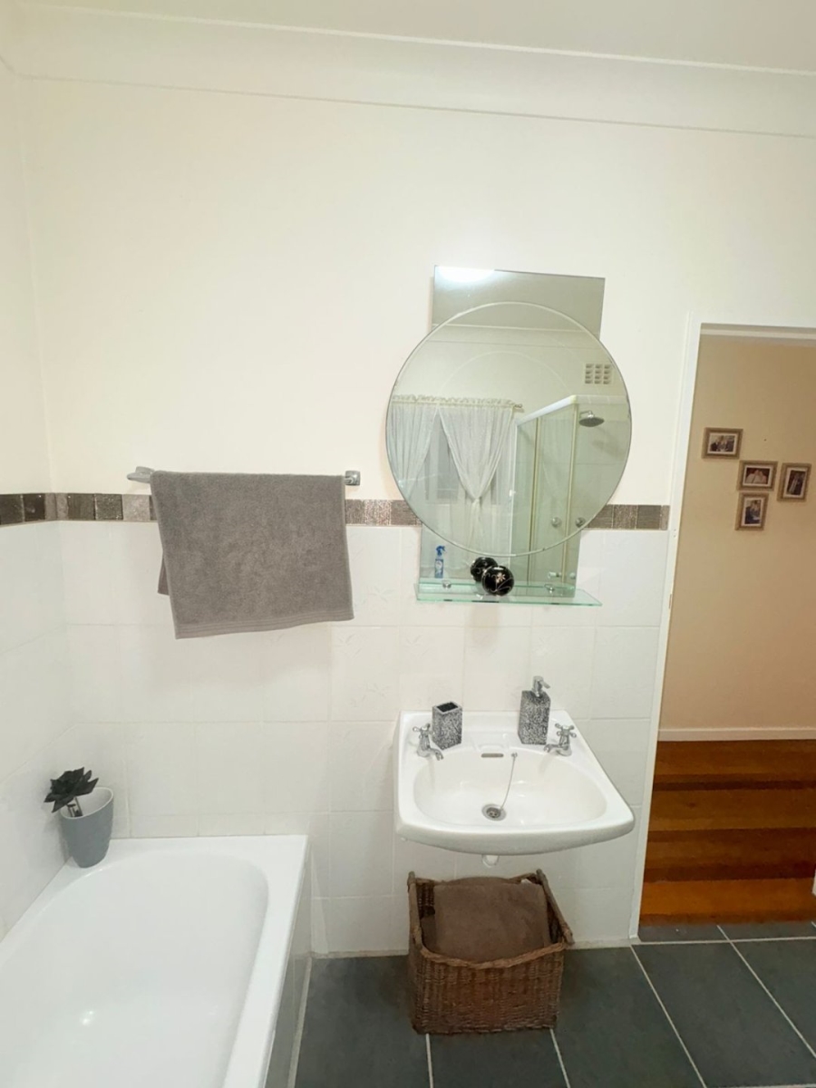 7 Bedroom Property for Sale in Sunnyridge Eastern Cape